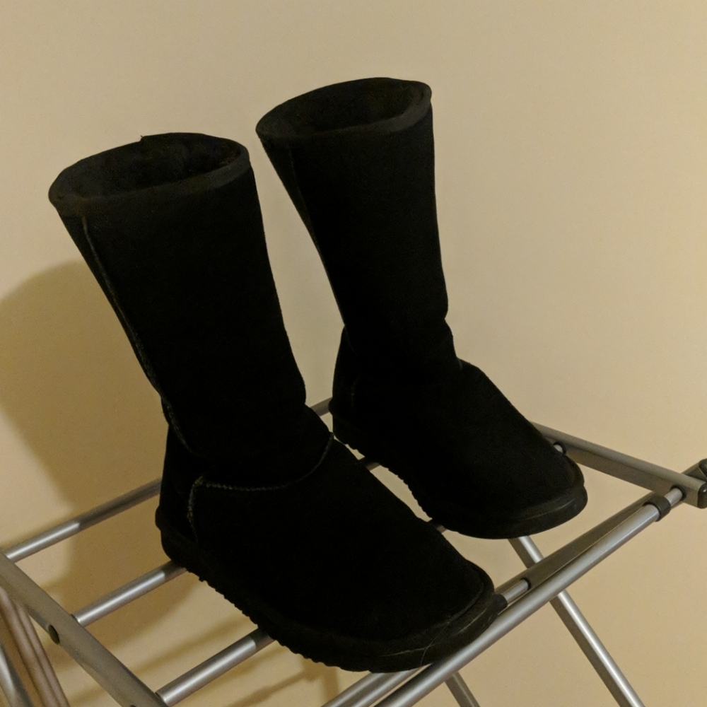 Black Ugg winter boot, like new